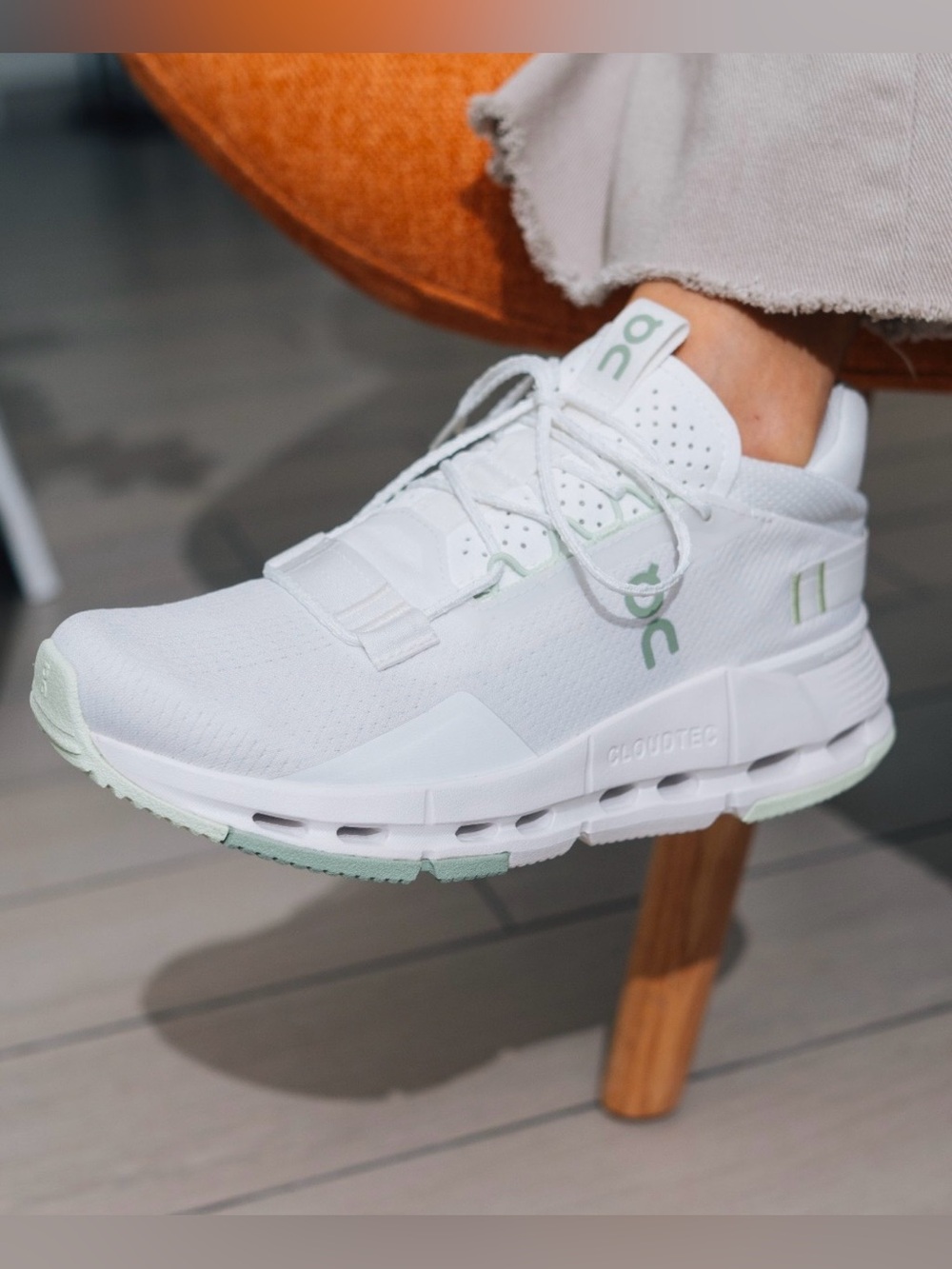 NEW ON Cloudnova, Women’s Size 6 White/White/green